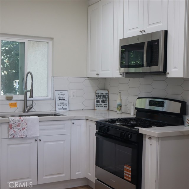 3311 E 4th Street, Los Angeles CA: https://media.crmls.org/medias/fb768672-590d-4608-b978-16bac9c64ed6.jpg