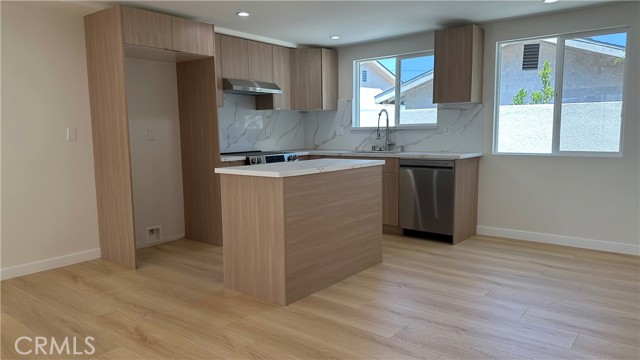 Detail Gallery Image 7 of 26 For 7728 Laurel Canyon Blvd, North Hollywood,  CA 91605 - 3 Beds | 2 Baths