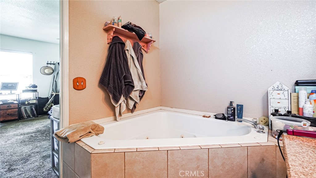 https://media.crmls.org/medias/fb76b9d4-bd14-47aa-98a7-1d0cd2ff6e58.jpg?preset=X-Large