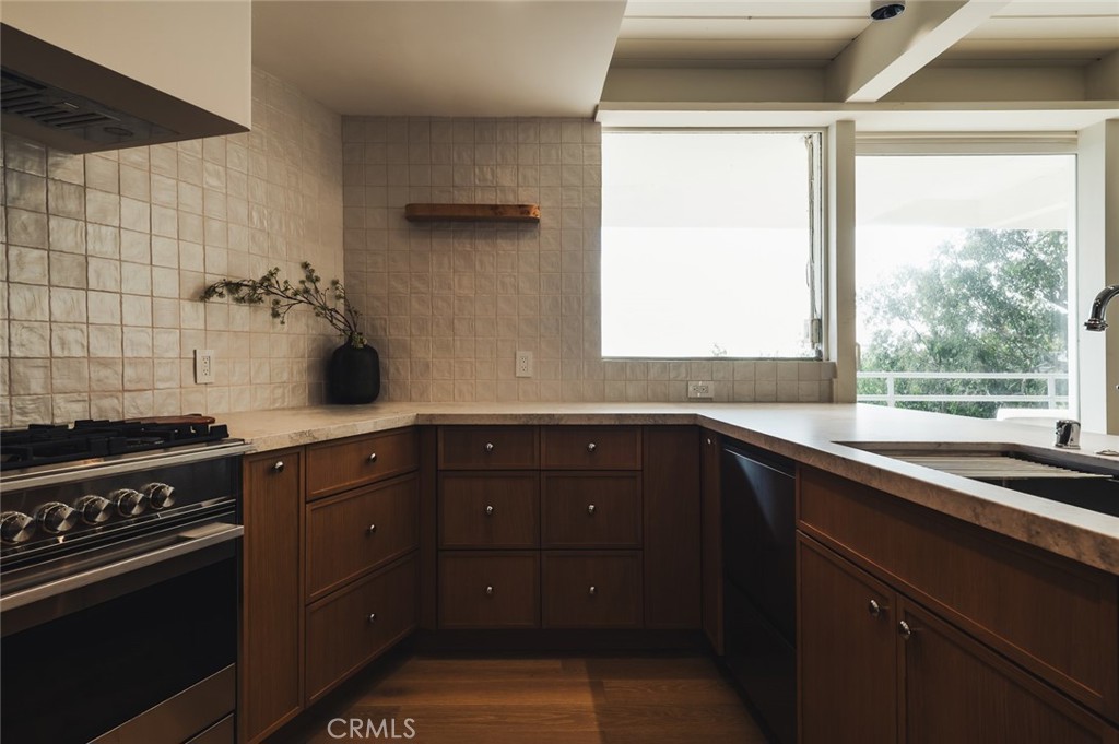 https://media.crmls.org/medias/fb76d42b-fbb5-41df-a135-4841bd597f7b.jpg?preset=X-Large