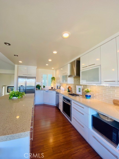 820 Gardenia Way, Corona del Mar CA: https://media.crmls.org/medias/fb76e4ac-6be8-423d-be13-9dfb548245ba.jpg