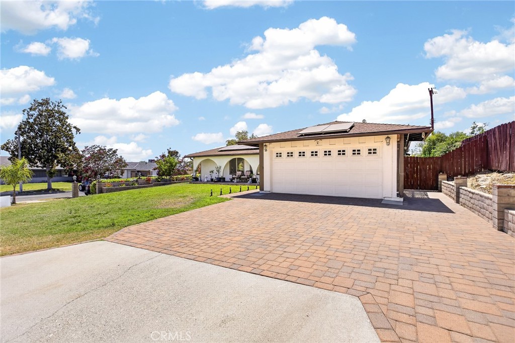 https://media.crmls.org/medias/fb7821a2-a3a2-4568-8ac2-266949d301dd.jpg?preset=X-Large
