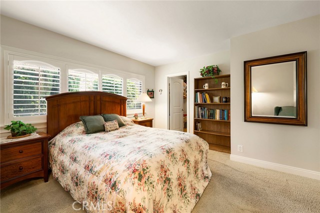 Image 17 of 34 For 26461 Via Lara