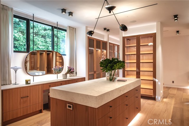 101 N Poinsettia Avenue, Manhattan Beach CA: https://media.crmls.org/medias/fb7911a9-b062-4f4e-a261-cead4d854c75.jpg