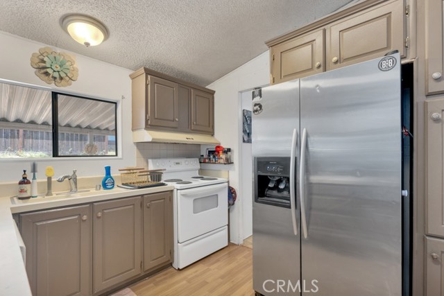 24425 Woolsey Canyon Road, West Hills CA: https://media.crmls.org/medias/fb7a1f4d-7235-46d8-8436-f2e9c740d0cd.jpg