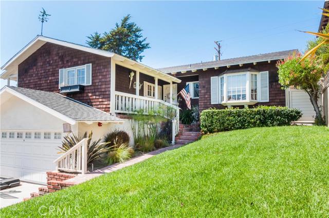 641 11th Street, Manhattan Beach, California 90266, 3 Bedrooms Bedrooms, ,1 BathroomBathrooms,Residential,Sold,11th,SB16195496