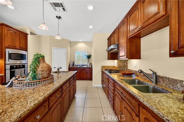 Detail Gallery Image 17 of 69 For 39475 Bruce Ln, Temecula,  CA 92592 - 4 Beds | 3/1 Baths
