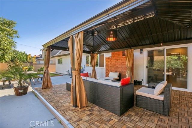 1533 W San Lorenzo Ave, Santa Ana CA: https://media.crmls.org/medias/fb7b05d2-1100-496a-a24f-c5d324c5d173.jpg