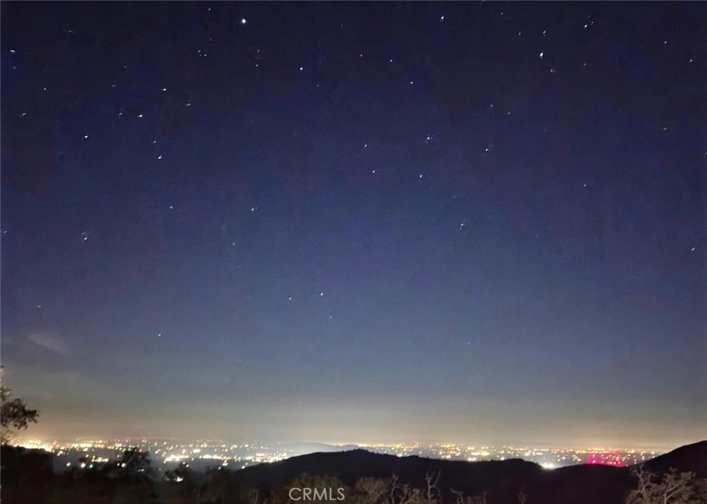 https://media.crmls.org/medias/fb7bbcb9-3556-414b-bc6e-cb0dbaf781a0.jpg?preset=X-Large