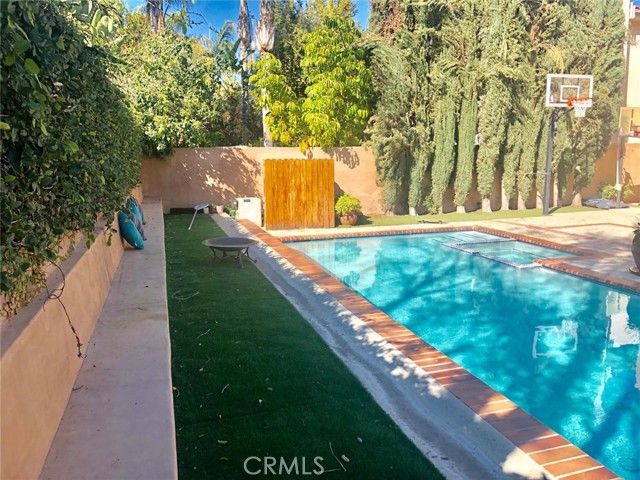 Detail Gallery Image 23 of 25 For 5503 Tampa Ave, Tarzana,  CA 91356 - 5 Beds | 4/1 Baths