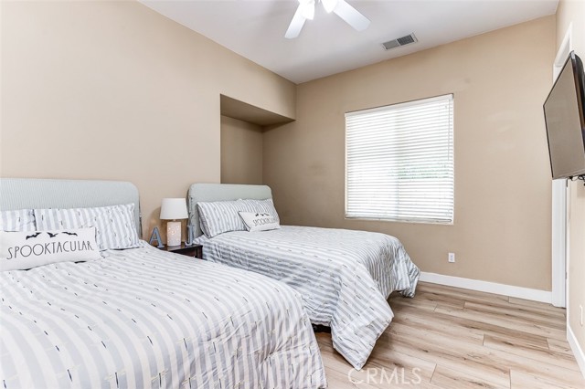 Image 3 of 6 For 17 Oakmont  