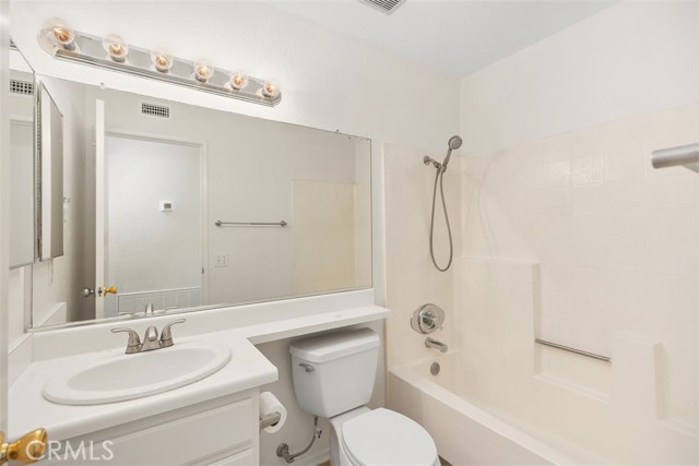 Detail Gallery Image 10 of 17 For 230 S Grisly Canyon Drive a,  Orange,  CA 92869 - 2 Beds | 2 Baths