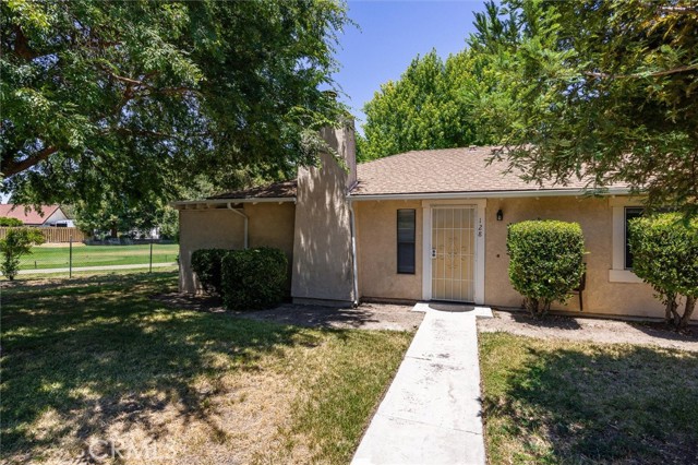 Detail Gallery Image 1 of 34 For 128 Flag Way a,  Paso Robles,  CA 93446 - 2 Beds | 2 Baths