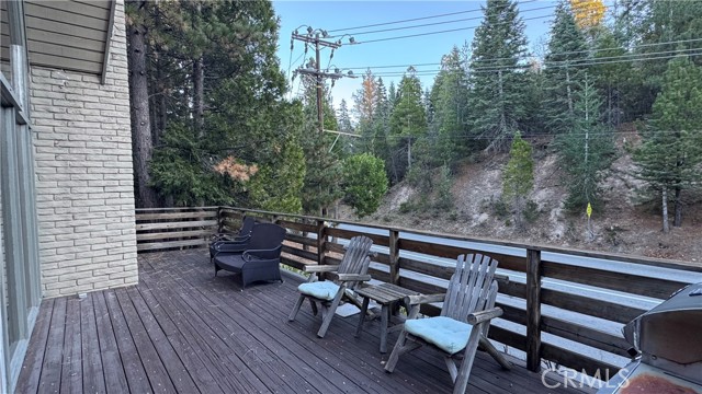 Detail Gallery Image 10 of 13 For 180 Grass Valley #37,  Lake Arrowhead,  CA 92352 - 2 Beds | 2 Baths