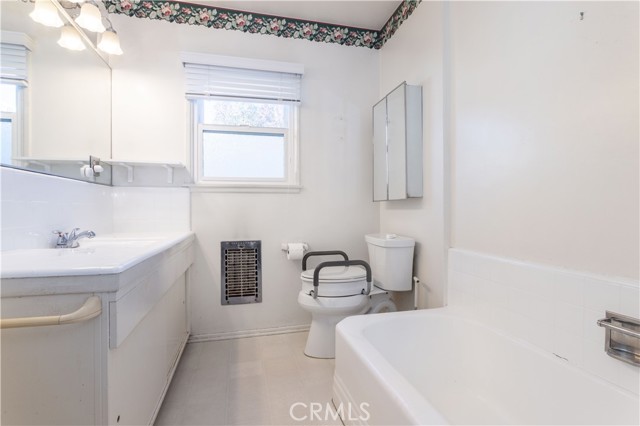 Detail Gallery Image 17 of 31 For 19218 Schoolcraft, Reseda,  CA 91335 - 3 Beds | 2 Baths