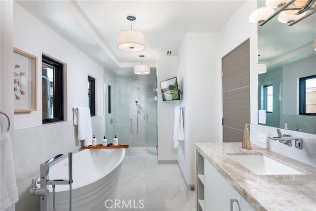 Detail Gallery Image 19 of 30 For 356 Dahlia Place, Corona Del Mar,  CA 92625 - 3 Beds | 3/2 Baths