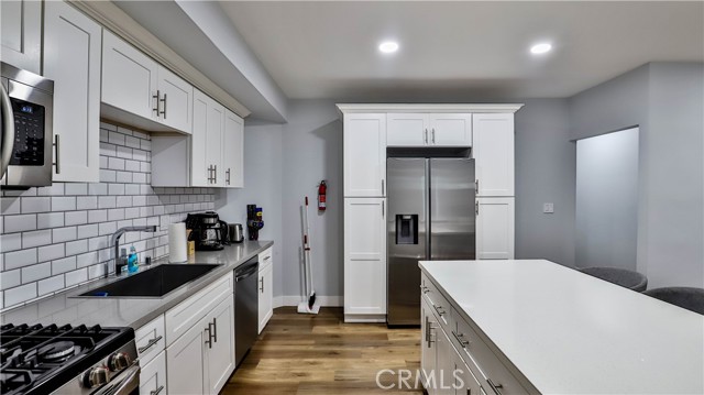 408 S Flower Street, Santa Ana CA: https://media.crmls.org/medias/fb7ead42-d479-4186-887e-ce6a5ae01b33.jpg