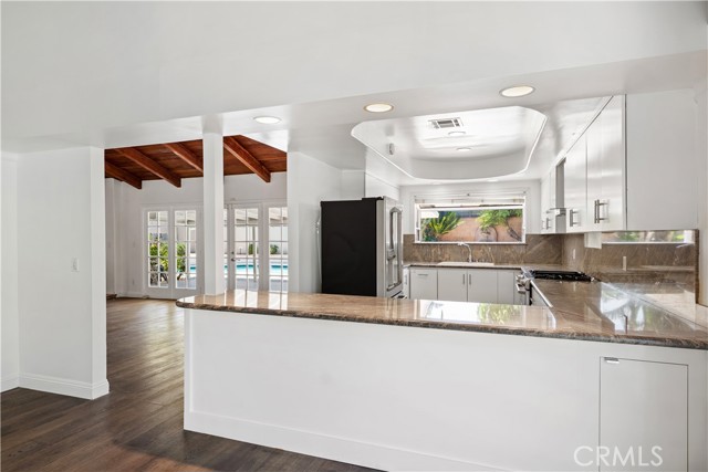 Detail Gallery Image 15 of 39 For 23172 Gainford St, Woodland Hills,  CA 91364 - 3 Beds | 2/1 Baths