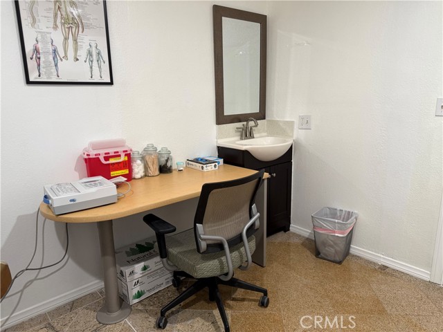 726 S Main, Santa Ana CA: https://media.crmls.org/medias/fb7f87ab-d1df-4196-8655-39864ff51d87.jpg