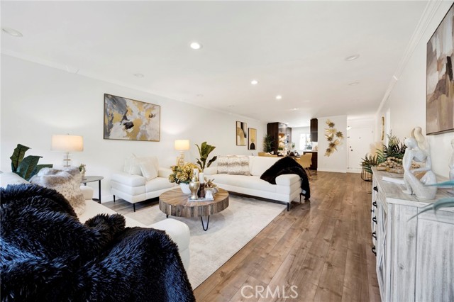 Detail Gallery Image 7 of 31 For 1935 Alpha Rd #112,  Glendale,  CA 91208 - 3 Beds | 2 Baths