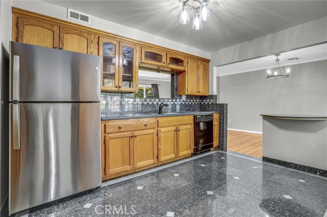 7836 Hanna Avenue, Canoga Park CA: https://media.crmls.org/medias/fb8242bb-1514-4c45-868d-cf3984d892f0.jpg