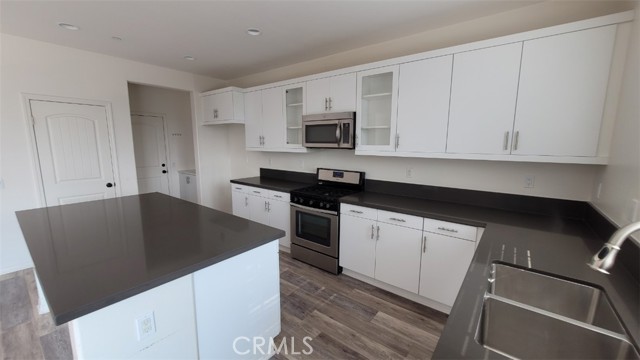 Detail Gallery Image 7 of 35 For 22056 Windham Way, Saugus,  CA 91350 - 4 Beds | 3 Baths