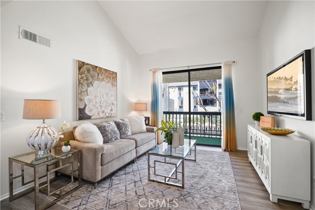 Detail Gallery Image 7 of 65 For 4041 via Marisol #313,  Los Angeles,  CA 90042 - 2 Beds | 2 Baths