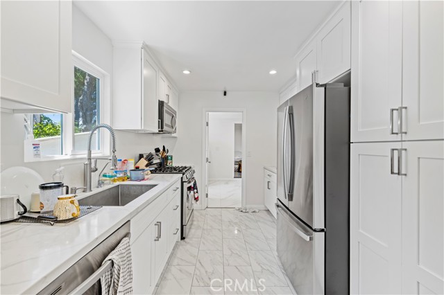 Detail Gallery Image 14 of 47 For 11329 Mclennan Ave, Granada Hills,  CA 91344 - 7 Beds | 2 Baths