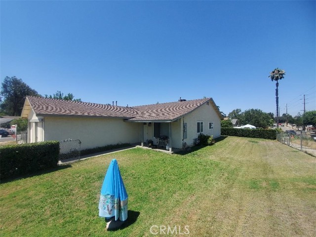 2431 12th Street, Riverside CA: https://media.crmls.org/medias/fb8624a3-0f3e-4259-85d1-bd135df1dbc2.jpg