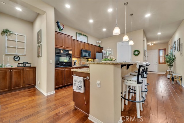 Detail Gallery Image 8 of 36 For 14006 Sandstone Peak, Bakersfield,  CA 93306 - 2 Beds | 2 Baths