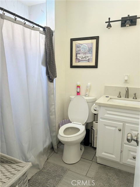 Detail Gallery Image 7 of 17 For 239 E Crestview St, Corona,  CA 92879 - 4 Beds | 2/1 Baths