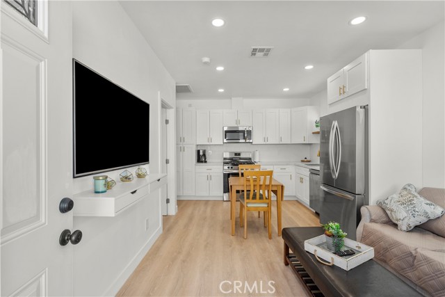 Detail Gallery Image 11 of 28 For 20127 Citronia, Chatsworth,  CA 91311 - 1 Beds | 1 Baths