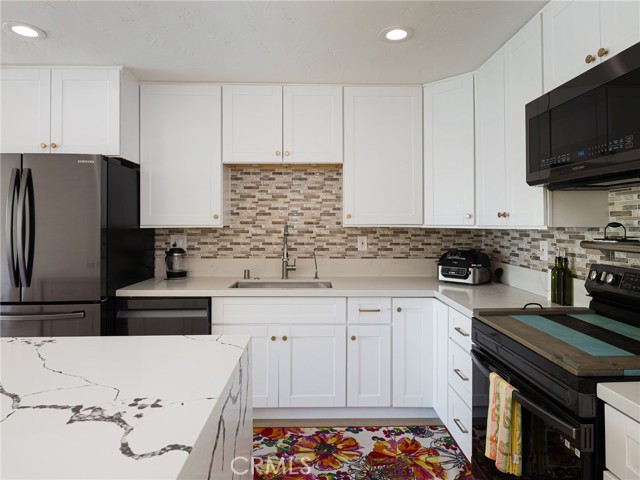 6526 Ocean Crest Drive, Rancho Palos Verdes CA: https://media.crmls.org/medias/fb871566-5fd2-4185-8404-8db783c5ae00.jpg