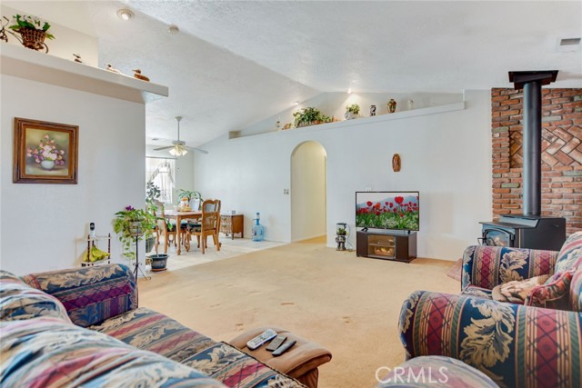 21919 Standing Rock Avenue, Apple Valley CA: https://media.crmls.org/medias/fb871c2d-3546-40e2-8aea-0421a4602734.jpg