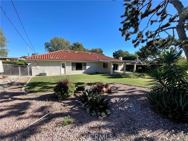 1327 N Stanford Avenue, Upland CA: https://media.crmls.org/medias/fb88aa4a-a346-4eb3-9132-a58172cf21ad.jpg