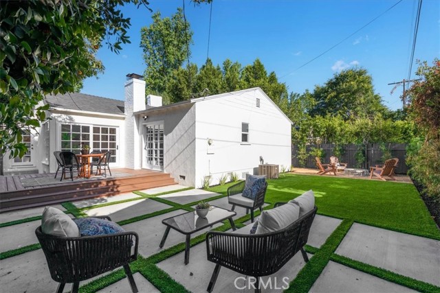 5447 Columbus Avenue, Sherman Oaks CA: https://media.crmls.org/medias/fb89af46-dcc9-426f-b432-8fa1b107f8d3.jpg