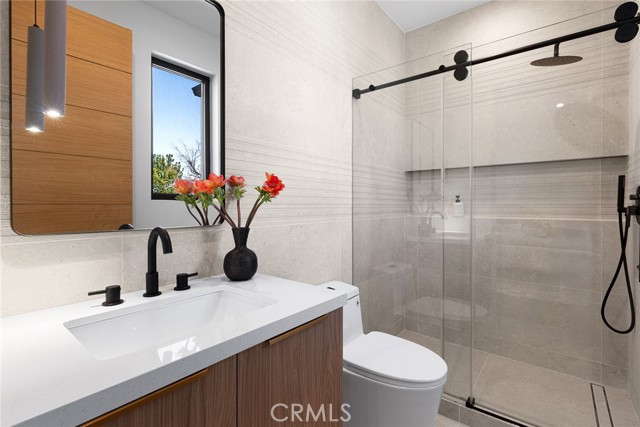 22640 Clarendon Street, Woodland Hills CA: https://media.crmls.org/medias/fb89fba2-f244-4ce2-9fbf-32088e1b3391.jpg