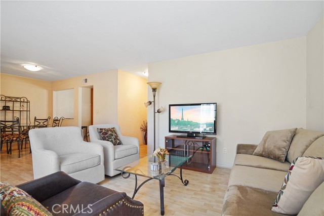 Detail Gallery Image 3 of 24 For 19216 Hamlin St #1,  Reseda,  CA 91335 - 3 Beds | 2 Baths