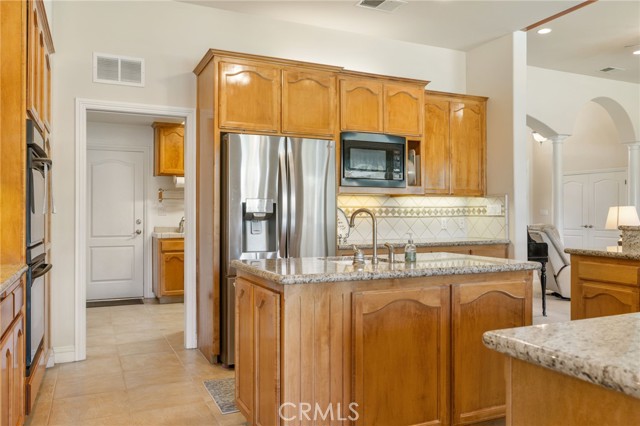 Detail Gallery Image 14 of 54 For 13946 Santa Fe Ct, Bakersfield,  CA 93314 - 4 Beds | 3 Baths
