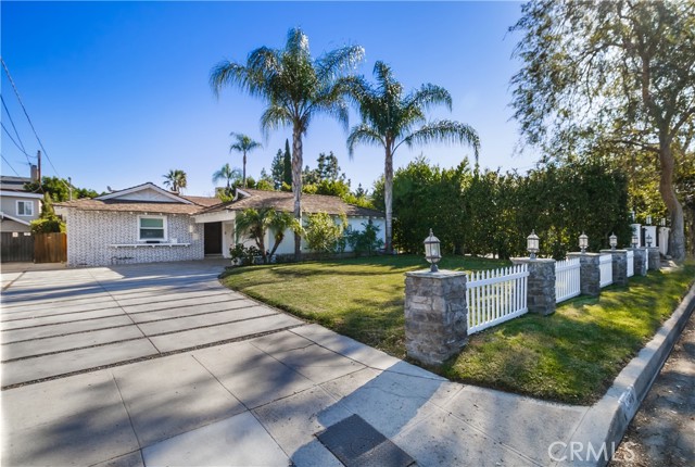 Detail Gallery Image 1 of 28 For 4648 Talofa Ave, Toluca Lake,  CA 91602 - 3 Beds | 3 Baths