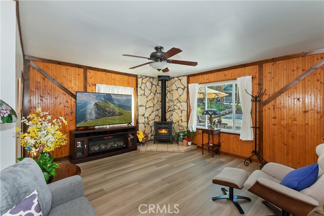 Detail Gallery Image 7 of 41 For 22771 Fir Ln, Crestline,  CA 92325 - 4 Beds | 2/1 Baths