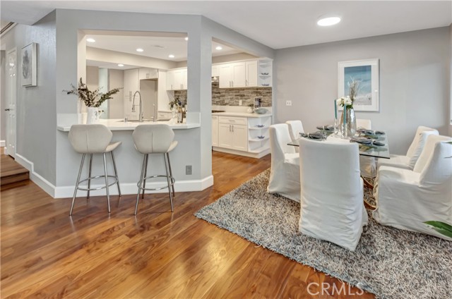 Breakfast bar, open kitchen and dining room