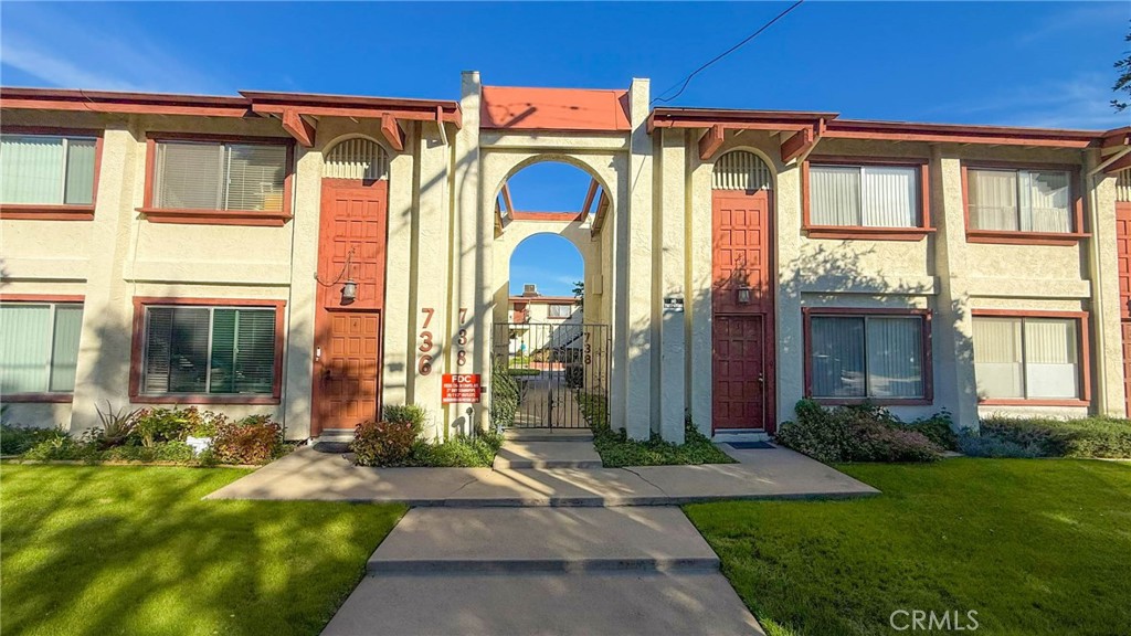 736 S Chapel Avenue #1