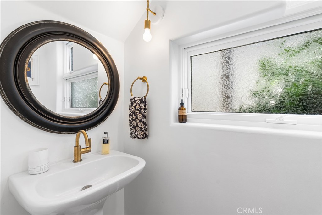 https://media.crmls.org/medias/fb8cd41f-9514-4970-bd84-806e53754130.jpg?preset=X-Large