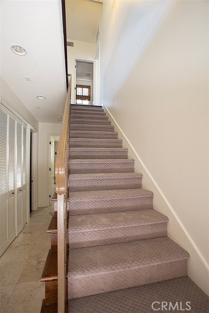 Detail Gallery Image 12 of 17 For 2621 Carnegie Ln #C,  Redondo Beach,  CA 90278 - 3 Beds | 2/1 Baths
