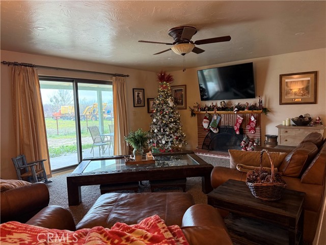 Detail Gallery Image 7 of 47 For 25565 Road 13, Chowchilla,  CA 93610 - 4 Beds | 3 Baths