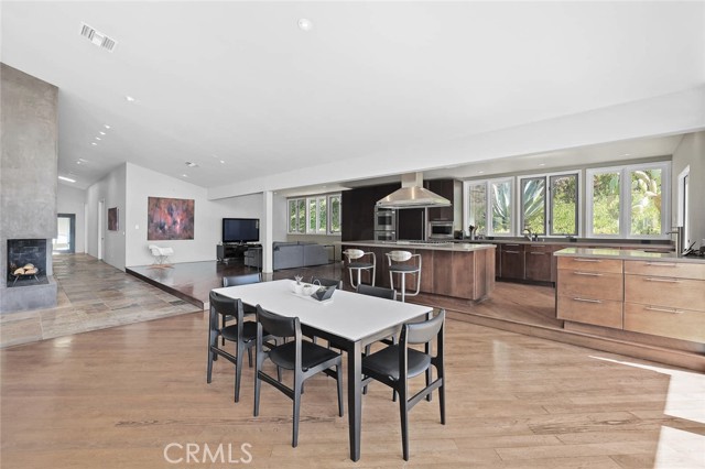2420 Bowmont Drive, Beverly Hills CA: https://media.crmls.org/medias/fb8d97ab-e941-4849-9be5-12d516f656bc.jpg