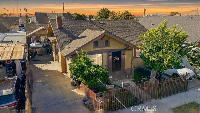 Detail Gallery Image 4 of 57 For 608 W 52nd, Los Angeles,  CA 90037 - 3 Beds | 2 Baths