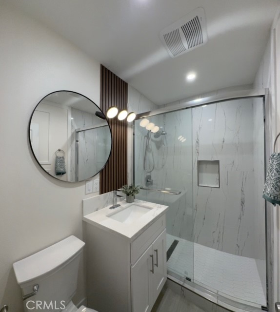 Detail Gallery Image 9 of 16 For 5672 Pepperwood, Lakewood,  CA 90712 - 4 Beds | 3 Baths