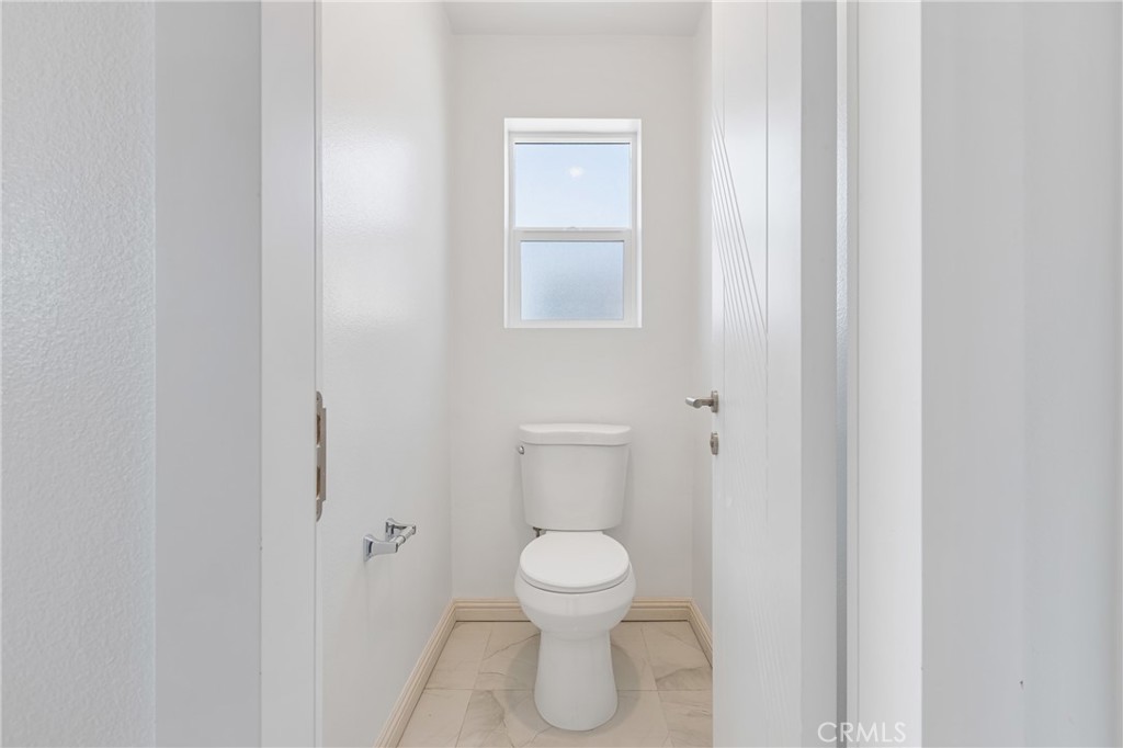 https://media.crmls.org/medias/fb8e4250-dd8e-458e-aead-fac28b88d789.jpg?preset=X-Large
